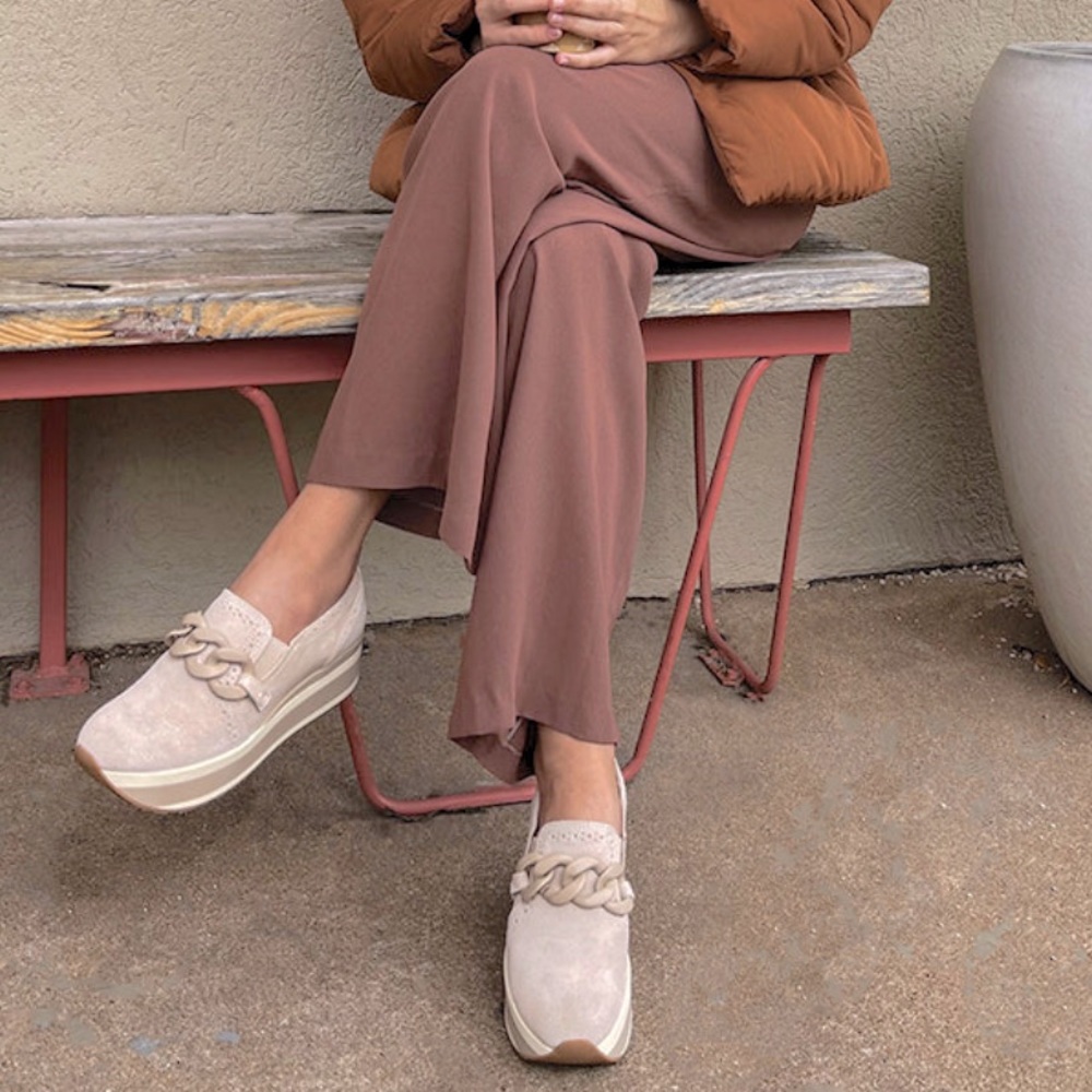 DOLCE VITA Jhenee Sneakers in Dune Suede Size 9.5